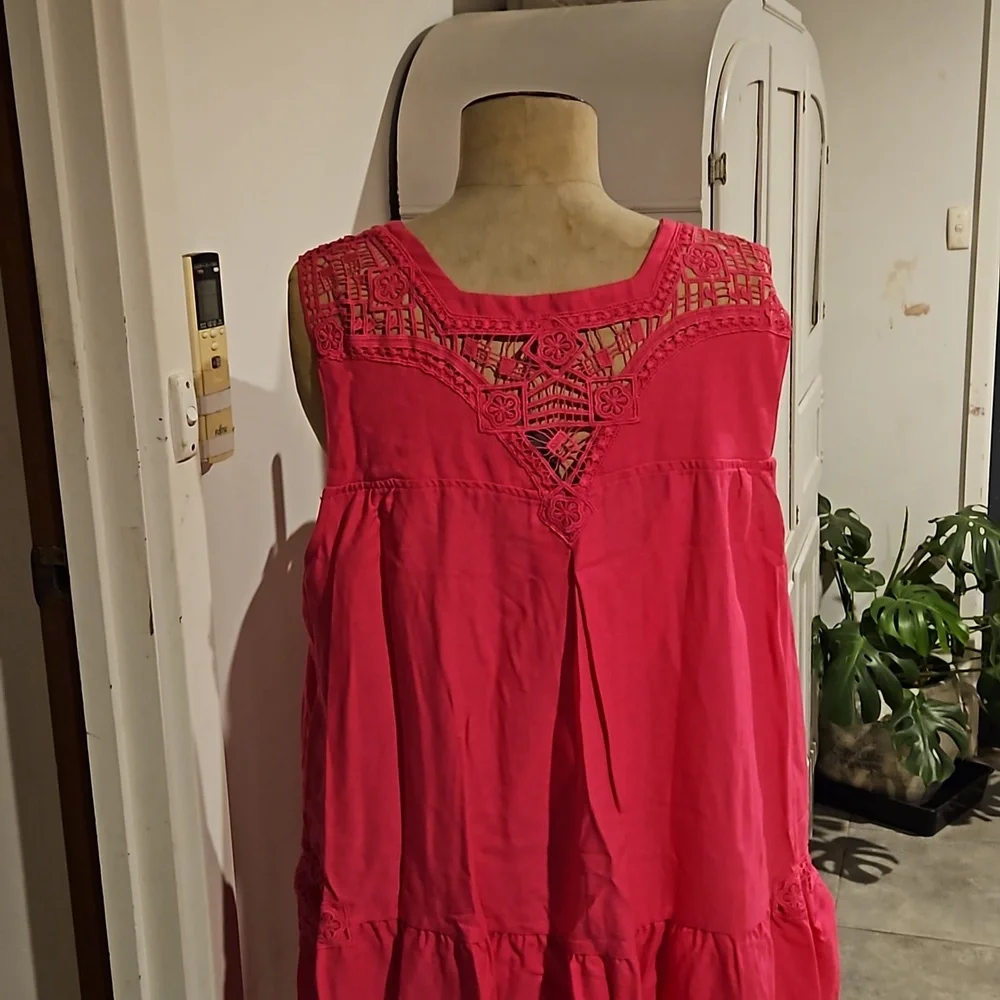 Hot Pink linen dess with broderie lace - Picture 2 of 4